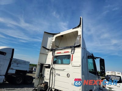 Zdjęcie 9 z 10 samochodu: 2016 VOLVO VNL SEMI TRUCK VIN:4V4NC9EH6GN948761 - miniatura