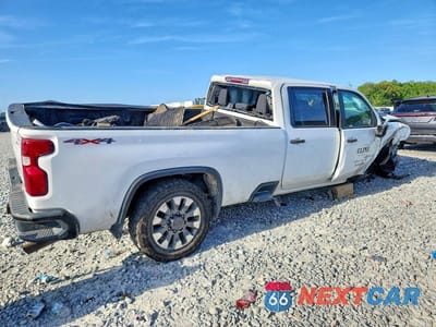 Trzecie zdjęcie samochodu z tyłu: 2022 CHEVROLET SILVERADO K2500 CUSTOM VIN:1GC4YME71NF173666 - miniatura