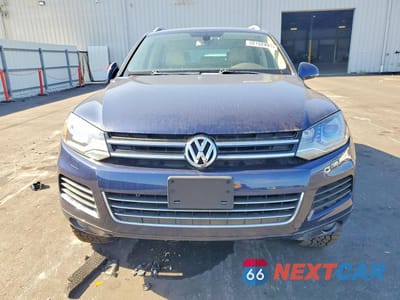 Piąte zdjęcie samochodu w środku: 2013 VOLKSWAGEN TOUAREG V6 TDI VIN:WVGEP9BP2DD004450 - miniatura