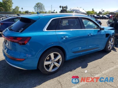 Trzecie zdjęcie samochodu z tyłu: 2019 AUDI E-TRON PREMIUM PLUS VIN:WA1LAAGE9KB011727 - miniatura