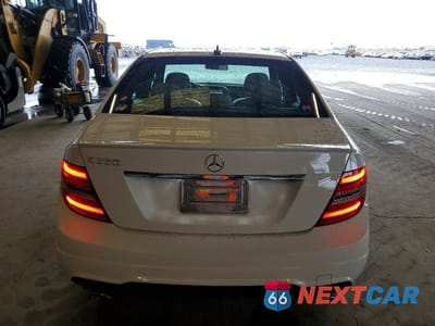 Zdjęcie 6 z 12 samochodu: 2013 MERCEDES-BENZ C 350 VIN:WDDGF5HB1DR254162 - miniatura