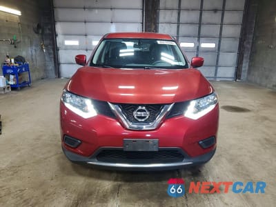 Piąte zdjęcie samochodu w środku: 2016 NISSAN ROGUE S VIN:JN8AT2MV5GW150081 - miniatura