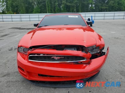 Piąte zdjęcie samochodu w środku: 2013 FORD MUSTANG VIN:1ZVBP8EM9D5256500 - miniatura