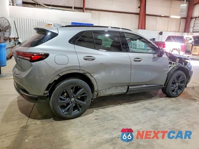 Trzecie zdjęcie samochodu z tyłu: 2023 BUICK ENVISION ESSENCE VIN:LRBFZNR43PD054624 - miniatura