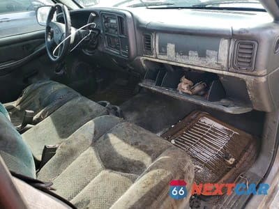 Zdjęcie 8 z 12 samochodu: 2004 CHEVROLET SILVERADO C1500 VIN:1GCEC14T14Z237993 - miniatura