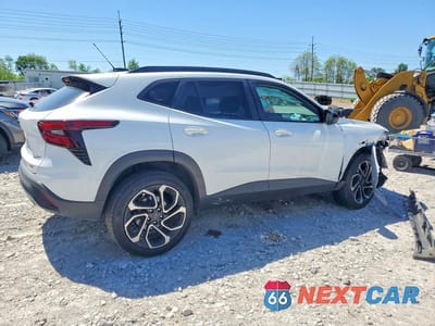 Trzecie zdjęcie samochodu z tyłu: 2025 CHEVROLET TRAX 2RS VIN:KL77LJEP6SC027817 - miniatura