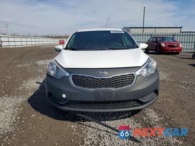 Piąte zdjęcie samochodu w środku: 2014 KIA FORTE LX 4DR VIN:KNAFK4A67E5165159 - miniatura