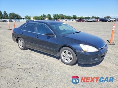 Czwarte zdjęcie samochodu z boku: 2007 HONDA ACCORD EX VIN:1HGCM56837A139251 - miniatura