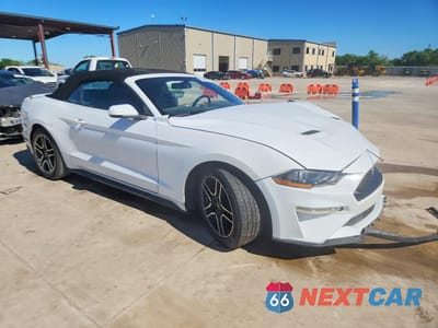 Czwarte zdjęcie samochodu z boku: 2018 FORD MUSTANG VIN:1FATP8UHXJ5110202 - miniatura