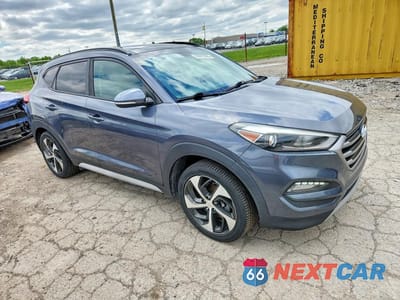 Czwarte zdjęcie samochodu z boku: 2018 HYUNDAI TUCSON VALUE VIN:KM8J33A27JU750238 - miniatura