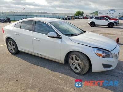 Czwarte zdjęcie samochodu z boku: 2013 VOLVO S60 T5 VIN:YV1612FS4D2220399 - miniatura