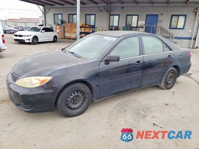 2004 TOYOTA CAMRY LE 4T1BE32K94U323144 - główne zdjęcie licytacji z USA - miniatura