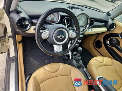 Zdjęcie 8 z 12 samochodu: 2010 MINI COOPER VIN:WMWMF3C51ATZ24145 - miniatura