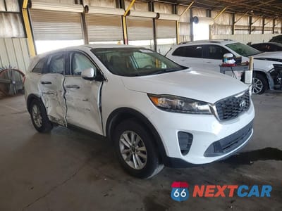 Czwarte zdjęcie samochodu z boku: 2020 KIA SORENTO LX V6 VIN:5XYPG4A50LG622432 - miniatura