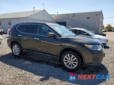 Czwarte zdjęcie samochodu z boku: 2017 NISSAN ROGUE SV VIN:5N1AT2MV9HC778638 - miniatura