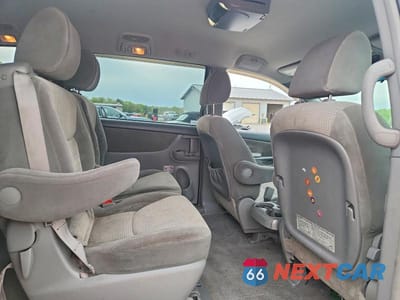 Zdjęcie 11 z 14 samochodu: 2010 TOYOTA SIENNA LE 7-PASSENGER VIN:5TDKK4CC4AS330173 - miniatura
