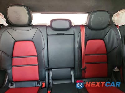 Zdjęcie 10 z 14 samochodu: 2025 PORSCHE CAYENNE GTS COUPE VIN:WP1BG2AY3SDA45187 - miniatura