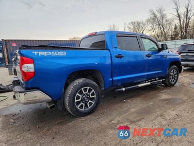 Trzecie zdjęcie samochodu z tyłu: 2018 TOYOTA TUNDRA CREWMAX SR5 VIN:5TFDW5F11JX698737 - miniatura