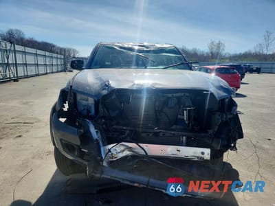 Piąte zdjęcie samochodu w środku: 2023 TOYOTA TACOMA SR5 V6 VIN:3TMCZ5AN8PM542903 - miniatura