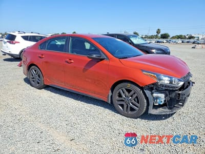 Czwarte zdjęcie samochodu z boku: 2021 KIA FORTE GT LINE VIN:3KPF34AD2ME390204 - miniatura