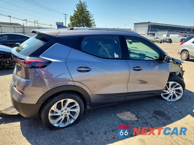 Trzecie zdjęcie samochodu z tyłu: 2023 CHEVROLET BOLT EUV LT VIN:1G1FY6S05P4157120 - miniatura
