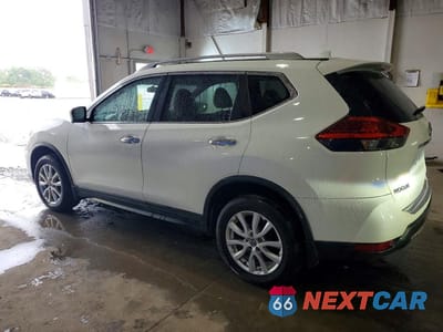 Drugie zdjęcie samochodu z przodu: 2017 NISSAN ROGUE SV VIN:5N1AT2MV0HC766636 - miniatura