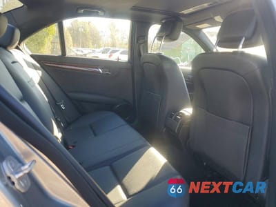 Zdjęcie 10 z 12 samochodu: 2010 MERCEDES-BENZ C 300 4MATIC VIN:WDDGF8BB1AR128339 - miniatura