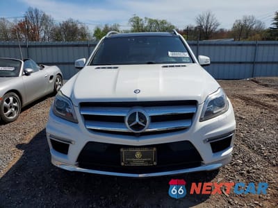 Piąte zdjęcie samochodu w środku: 2015 MERCEDES-BENZ GL 550 4MATIC VIN:4JGDF7DE7FA587603 - miniatura