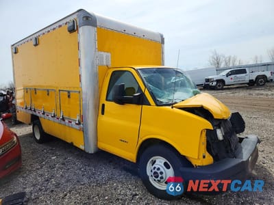 Czwarte zdjęcie samochodu z boku: 2017 GMC SAVANA BOX TRUCK VIN:7GZ67VCGXHN003923 - miniatura