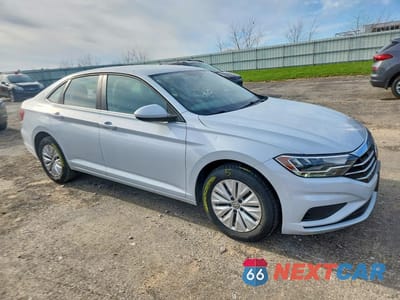 Czwarte zdjęcie samochodu z boku: 2019 VOLKSWAGEN JETTA S VIN:3VWC57BU8KM030206 - miniatura