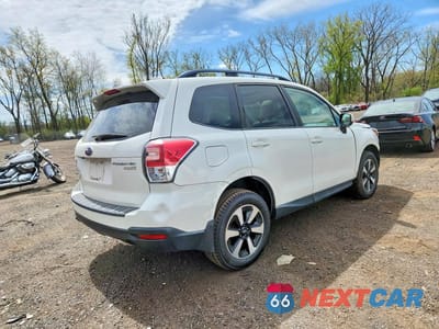 Trzecie zdjęcie samochodu z tyłu: 2017 SUBARU FORESTER 2.5I PREMIUM VIN:JF2SJAEC3HH550595 - miniatura