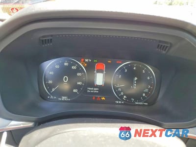 Zdjęcie 9 z 12 samochodu: 2018 VOLVO XC60 T5 VIN:LYV102RK9JB106214 - miniatura