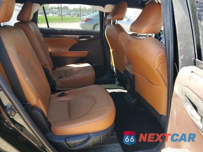 Zdjęcie 11 z 14 samochodu: 2021 TOYOTA HIGHLANDER PLATINUM VIN:5TDFZRBH5MS148705 - miniatura