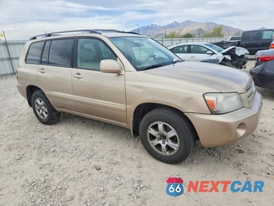 Czwarte zdjęcie samochodu z boku: 2005 TOYOTA HIGHLANDER LIMITED VIN:JTEGP21A550077205 - miniatura