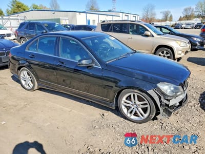 Czwarte zdjęcie samochodu z boku: 2013 MERCEDES-BENZ C 300 4MATIC VIN:WDDGF8AB8DR282567 - miniatura