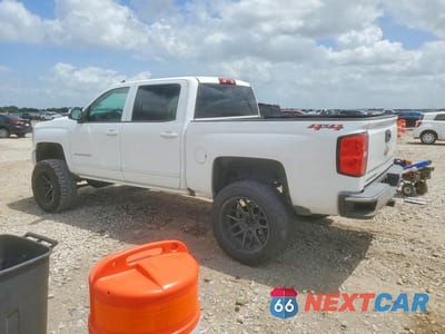 Drugie zdjęcie samochodu z przodu: 2018 CHEVROLET SILVERADO K1500 LT VIN:3GCUKREC1JG444696 - miniatura
