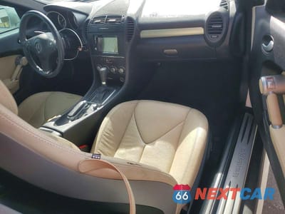 Zdjęcie 8 z 12 samochodu: 2009 MERCEDES-BENZ SLK 350 VIN:WDBWK58F69F190423 - miniatura