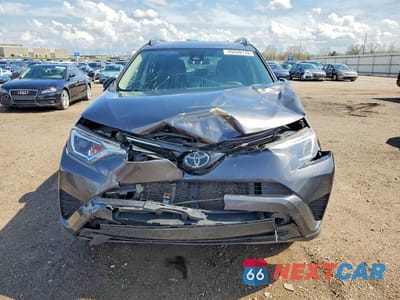 Piąte zdjęcie samochodu w środku: 2018 TOYOTA RAV4 LE VIN:JTMBFREV8JJ730976 - miniatura