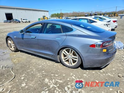 Drugie zdjęcie samochodu z przodu: 2013 TESLA MODEL S VIN:5YJSA1CN3DFP03442 - miniatura