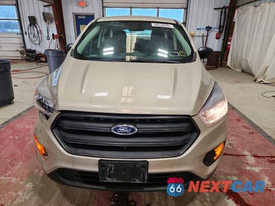 Piąte zdjęcie samochodu w środku: 2017 FORD ESCAPE S VIN:1FMCU0F76HUD42803 - miniatura