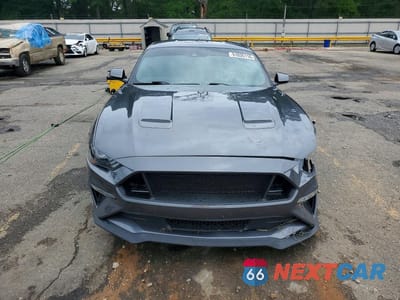 Piąte zdjęcie samochodu w środku: 2021 FORD MUSTANG VIN:1FA6P8TH8M5102294 - miniatura