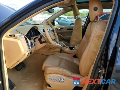 Zdjęcie 7 z 14 samochodu: 2016 PORSCHE CAYENNE VIN:WP1AA2A27GKA11197 - miniatura