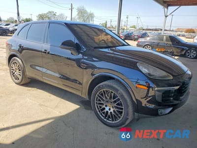 Czwarte zdjęcie samochodu z boku: 2017 PORSCHE CAYENNE VIN:WP1AA2A26HKA86152 - miniatura