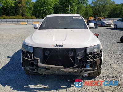 Piąte zdjęcie samochodu w środku: 2018 JEEP GRAND CHEROKEE LAREDO VIN:1C4RJEAG4JC125290 - miniatura