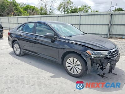 Czwarte zdjęcie samochodu z boku: 2019 VOLKSWAGEN JETTA S VIN:3VWC57BU6KM128764 - miniatura
