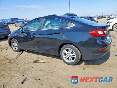 Drugie zdjęcie samochodu z przodu: 2017 CHEVROLET CRUZE LT VIN:1G1BE5SM2H7138402 - miniatura