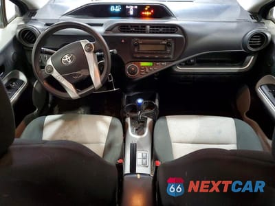Zdjęcie 8 z 12 samochodu: 2014 TOYOTA PRIUS C TWO VIN:JTDKDTB34E1564340 - miniatura