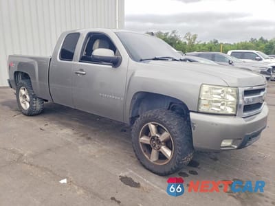 Czwarte zdjęcie samochodu z boku: 2007 CHEVROLET SILVERADO K1500 VIN:2GCEK19J171557435 - miniatura