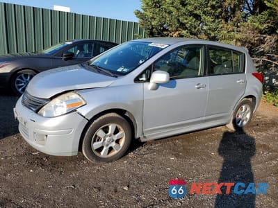2010 NISSAN VERSA 1.8 S 3N1BC1CP2AL418744 - główne zdjęcie licytacji z USA - miniatura