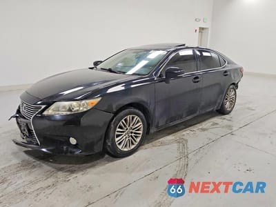 2013 LEXUS ES 350 BASE JTHBK1GGXD2023192 - główne zdjęcie licytacji z USA - miniatura